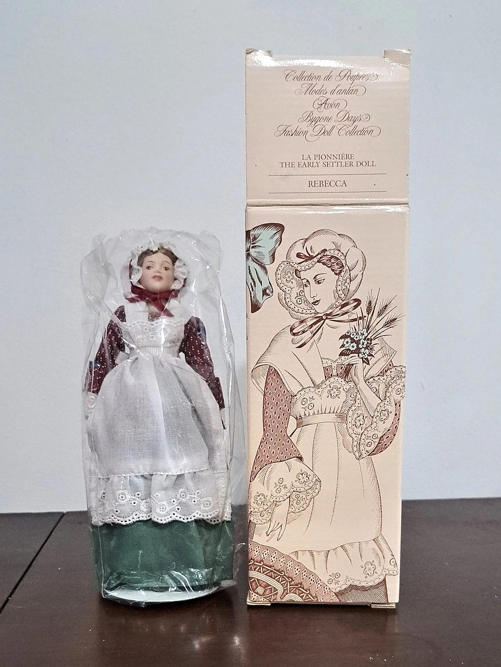 Vintage Avon Rebecca The Early Settler Doll Fashion Doll New Condition